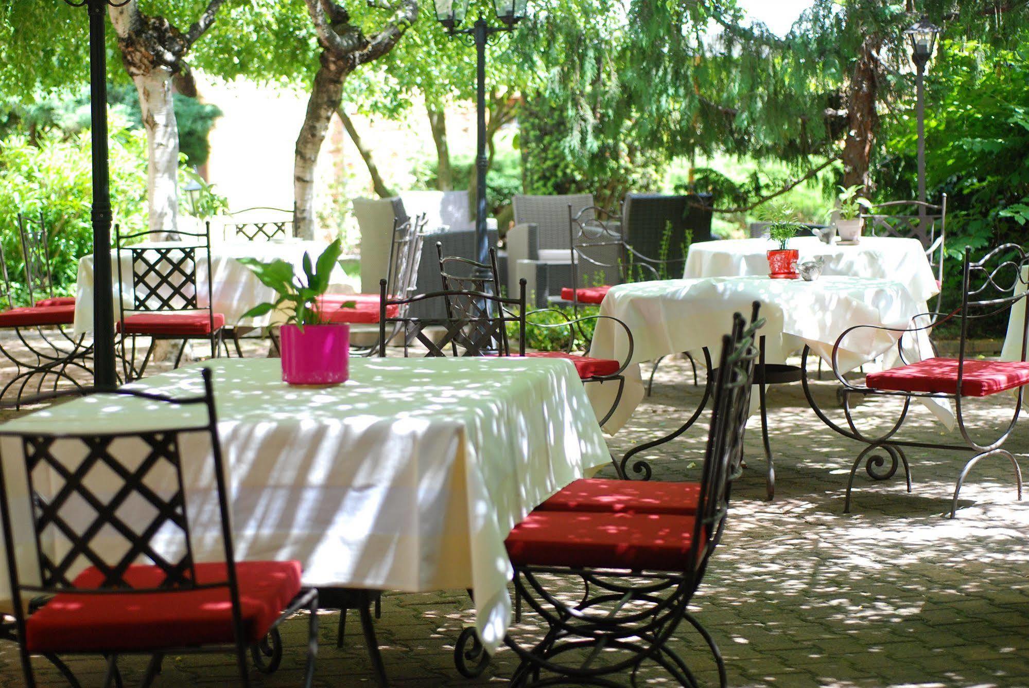 Demeures Et Chateaux L'Abbaye Caladoise - Anciennement Hostellerie Ferme Du Poulet Villefranche-sur-Saône Esterno foto